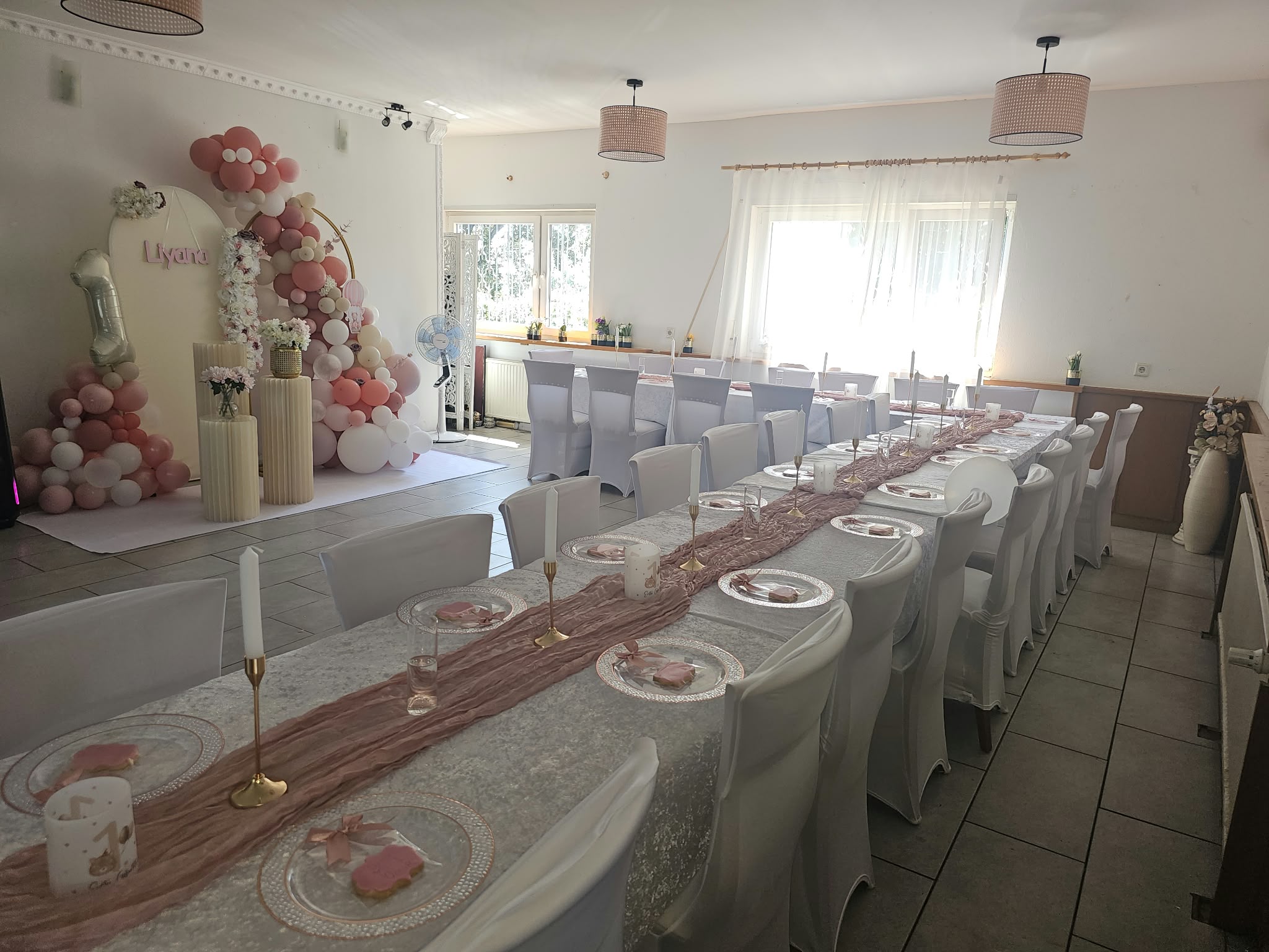 Rosa und goldene Partydekoration