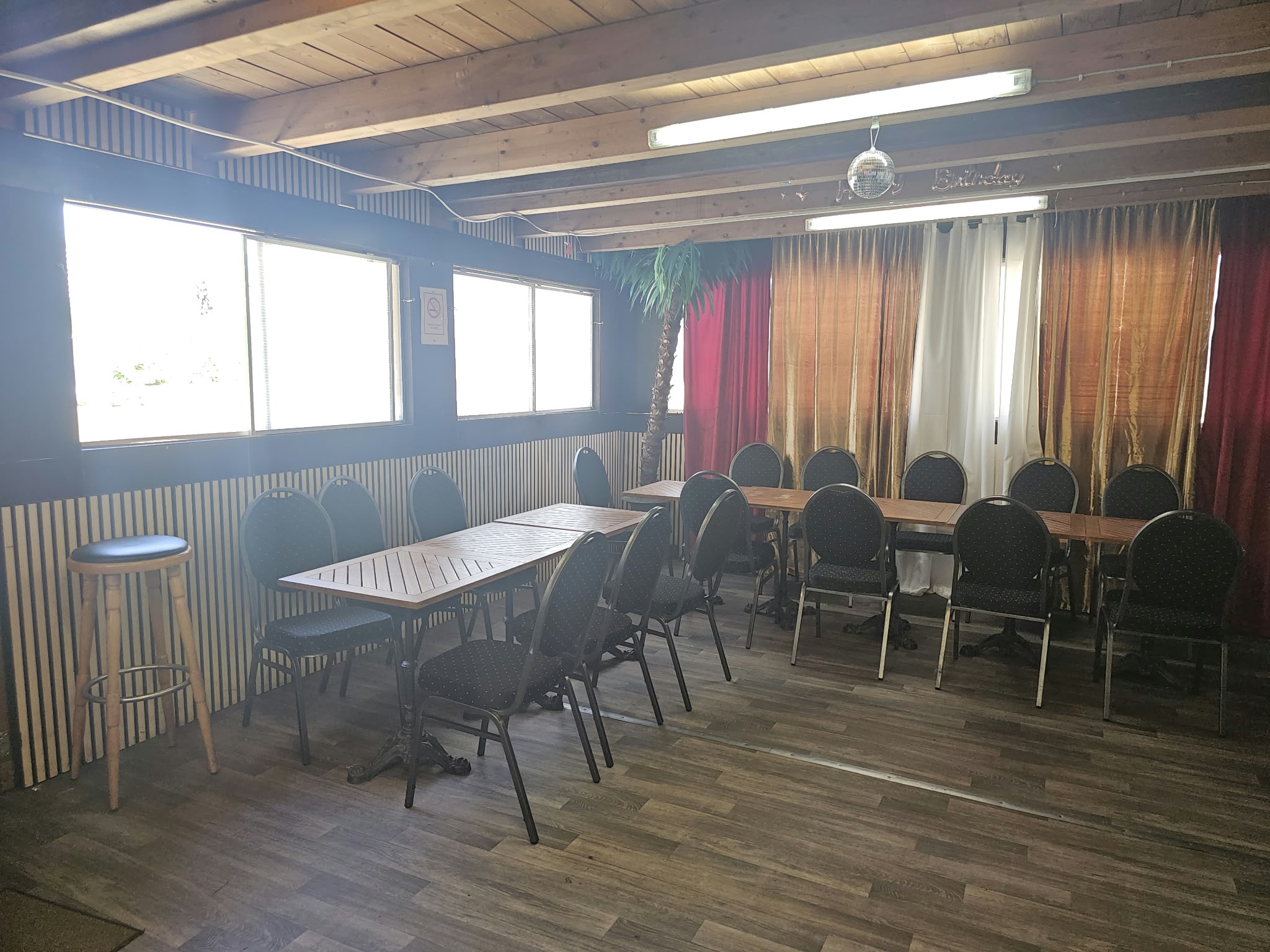 Rosa und goldene Partydekoration